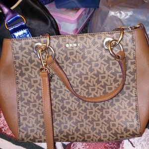 Dkny purse
